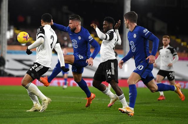 记者：谢维军在昨天的比赛中肋骨又裂了