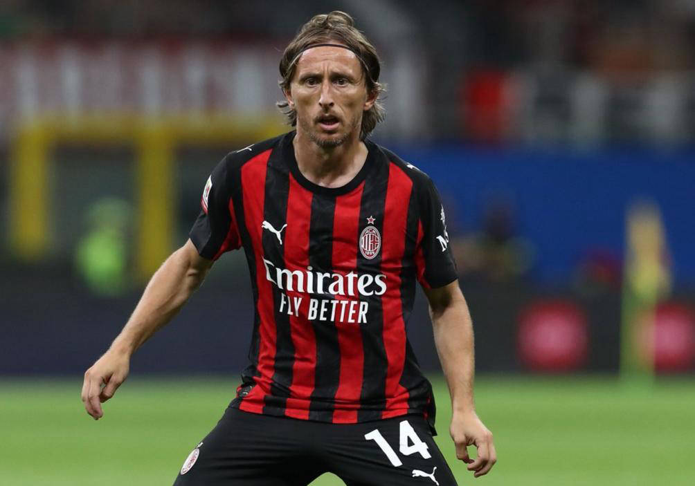 足球国足门将扑出关键点球，助球队惊险取胜