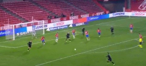 中国队在米兰冬奥会冰壶落选赛中以5-2战胜菲律宾队，取得三连胜，成为唯一全胜队伍。